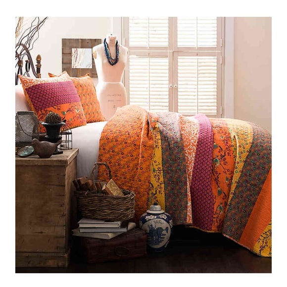 lush decor Other - Lush decor royal empire reversible quilt